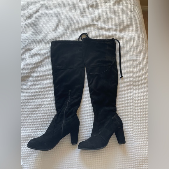 Black suede heel boots - Picture 2 of 3